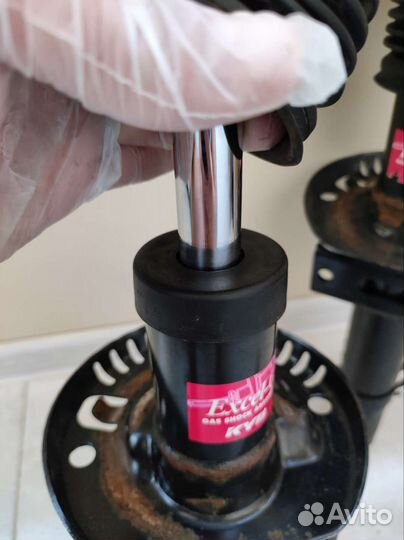 Стойка газомасляная 339763 KYB Volkswagen Polo