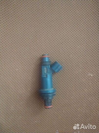 Форсунка бенз.ориг.Тойота Лексус 1 шт б.у
