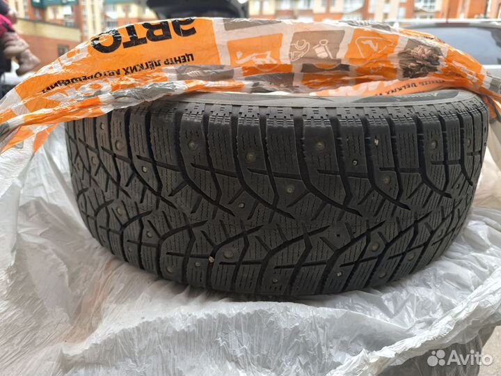 Bridgestone Blizzak Spike-02 215/55 R17 98T