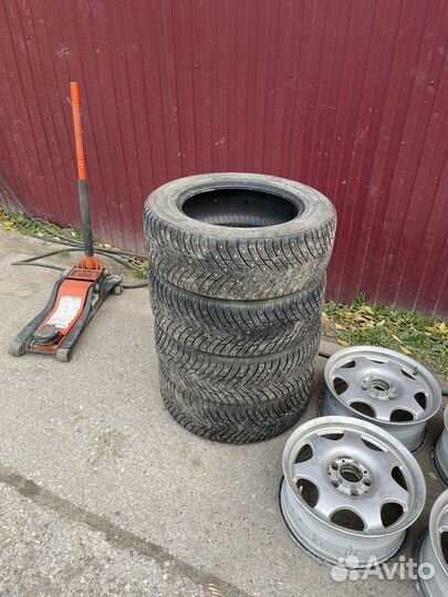 Nokian Tyres Hakkapeliitta 8 215/60 R16 99