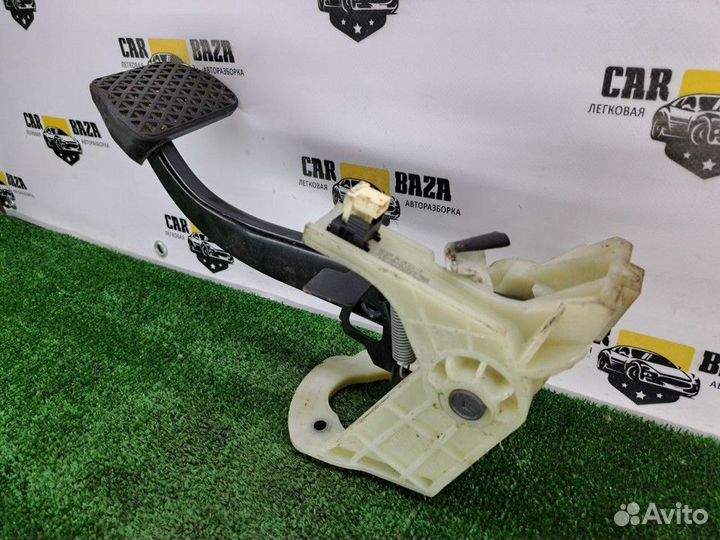 Педаль тормоза BMW 4