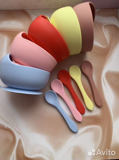 Тарелка с ложечкой из пищевого силикона