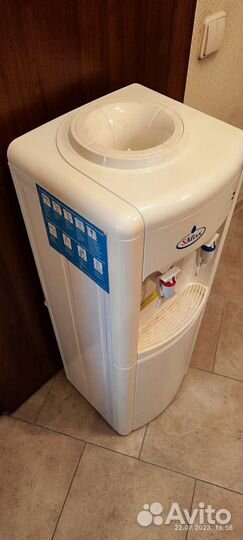 Кулер для воды напольный