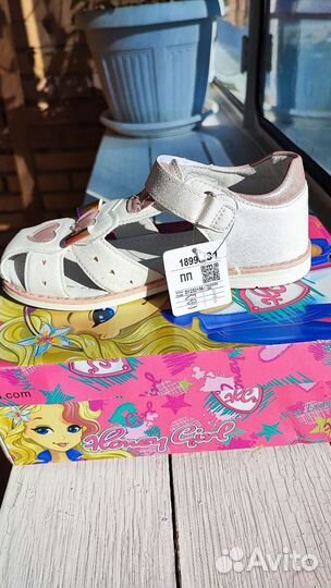 Сандалии для девочки 31 размер новые