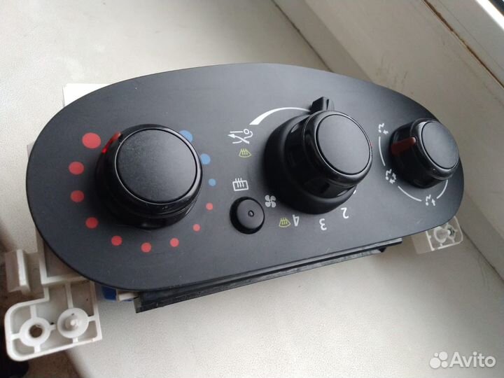 Блок управления печкой (отопителем) Renault