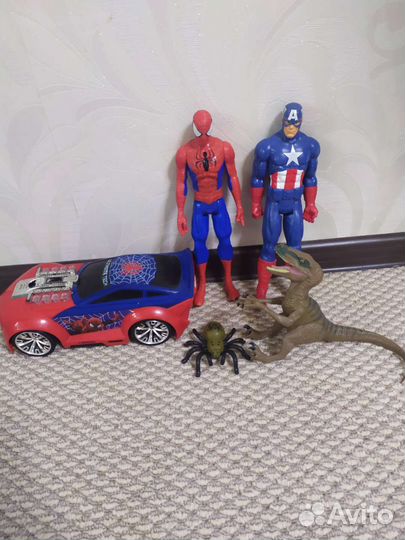 Игрушки (Человек-паук, Капитан Америка)