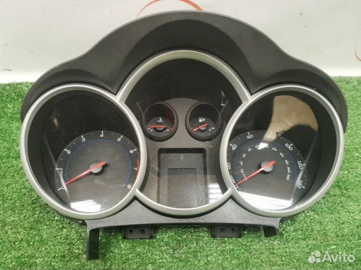 Панель приборов Chevrolet Cruz седан 1.6 F16D4