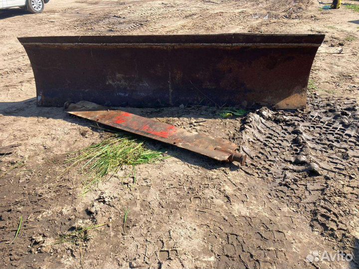 Лопата на дт 75