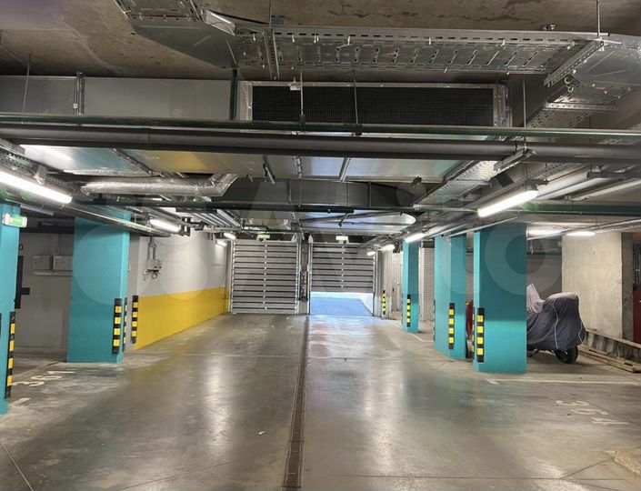 Машиноместо, > 30 м²