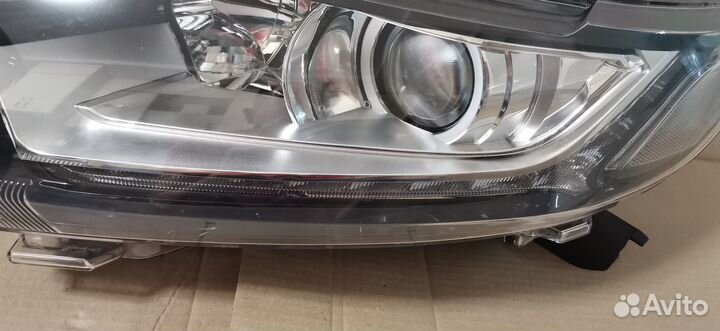 Фара передняя левая Mitsubishi Outlander 3