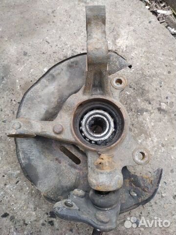 Кулак передний левый Toyota Corolla седан 1.6 2004