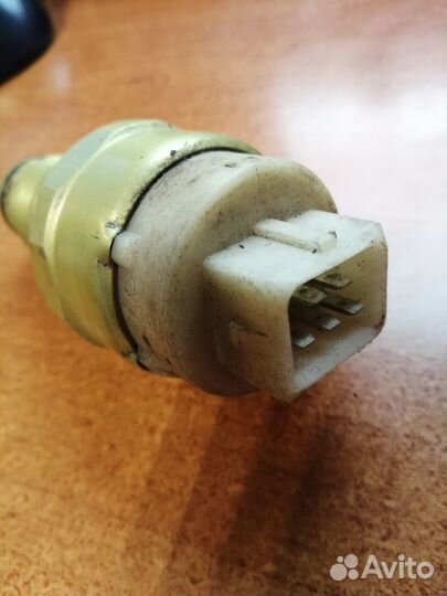 Предохранительный датчик абс VW Passat B3