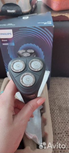 Электрическая бритва philips