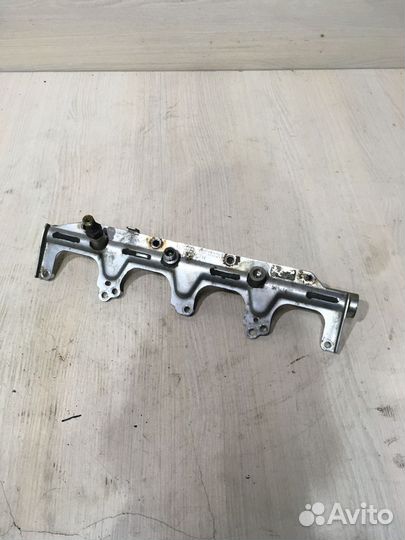 Рейка топливная (рампа) VAG Ауди А6 С6 06F133317G