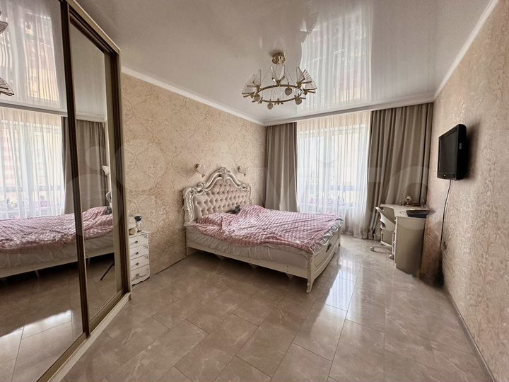 2-к. квартира, 75 м², 8/25 эт.