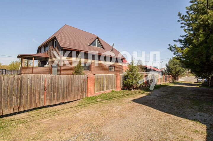 Коттедж 484,3 м² на участке 7,5 сот.