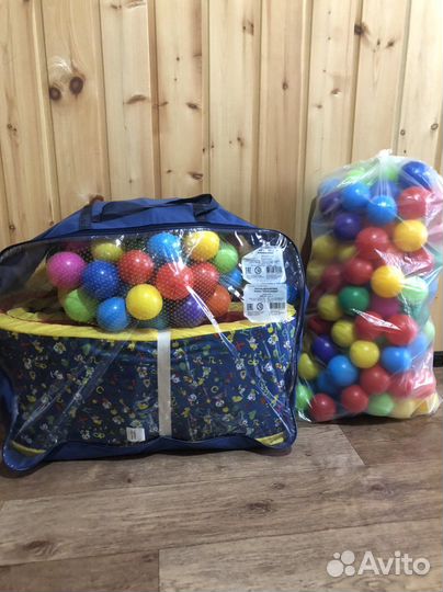 Сухой бассейн с шариками