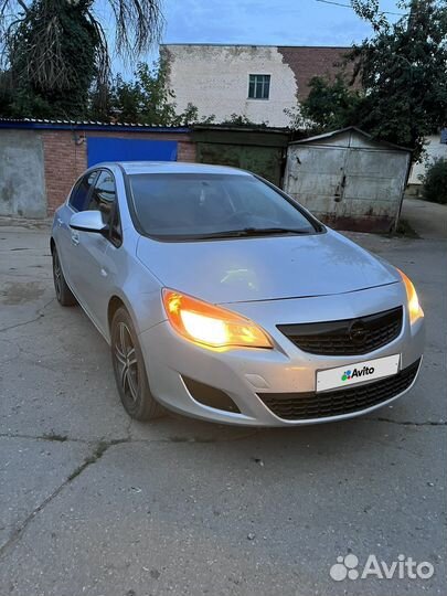 Opel Astra 1.6 AT, 2011, 150 000 км