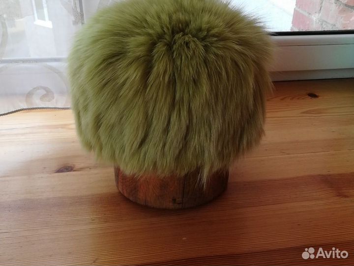 Яркая шапка-колпачек