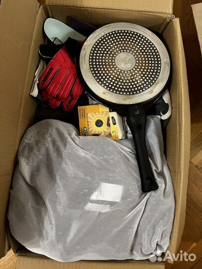 Коробка женских вещей