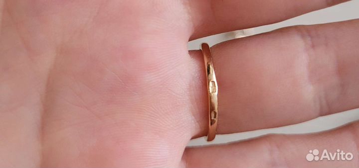 Золотое кольцо с гранатом