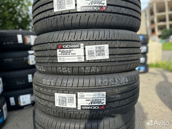 Yokohama BluEarth-XT AE61 215/65 R16 98H