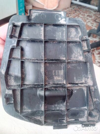 Накладка под лобовое стекло, правая, Suzuki Swift