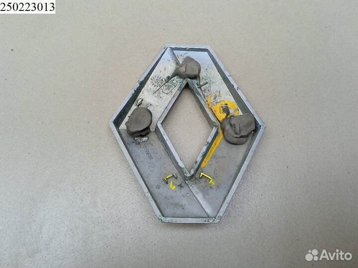 Эмблема передняя Renault Logan Sandero Kangoo Clio