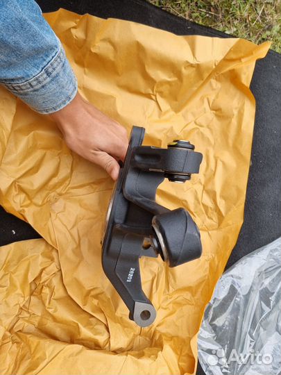 Новый,оригинал кулак задний левый Subaru BRZ GT86