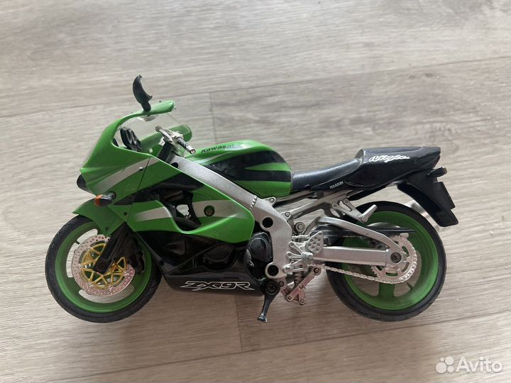 Масштабная модель мотоцикла 1:12 kawasaki zx9r