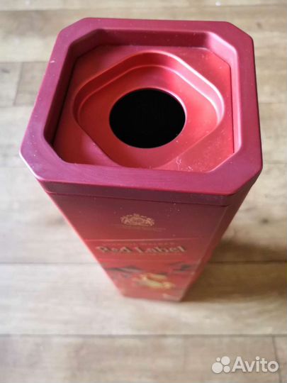 Коробка из-под шотландского виски Джонни Уокер