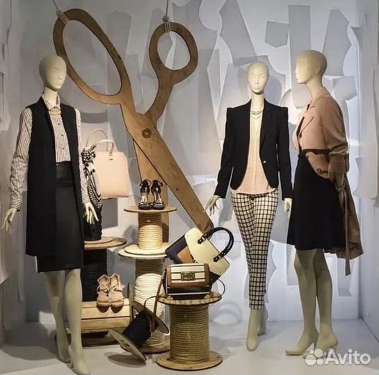 Швея портной в ателье