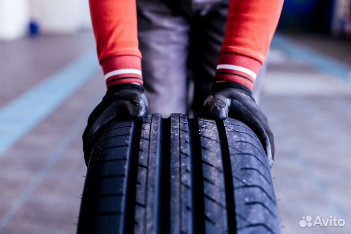 Kumho Ecsta PS71 285/35 R22