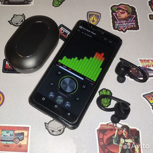 BT Гарнитура класса HiFi в спортивном стиле. новая