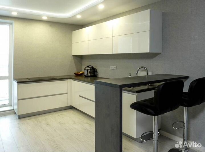 Кухонный гарнитур в стиле хай тек