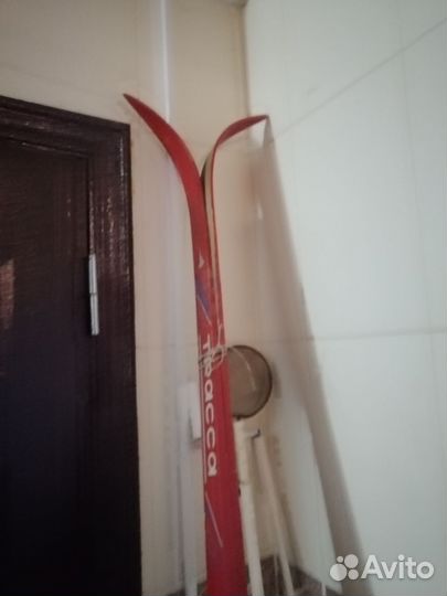 Беговые лыжи с ботинками, без палок