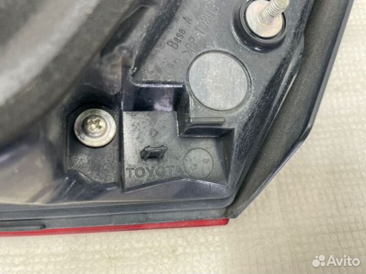 Фонарь внутренний задний левый Toyota Camry