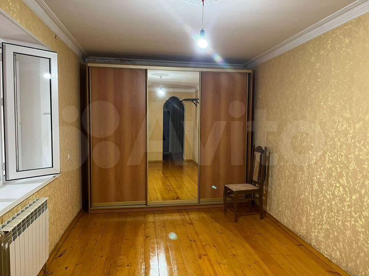 3-к. квартира, 85 м², 1/6 эт.