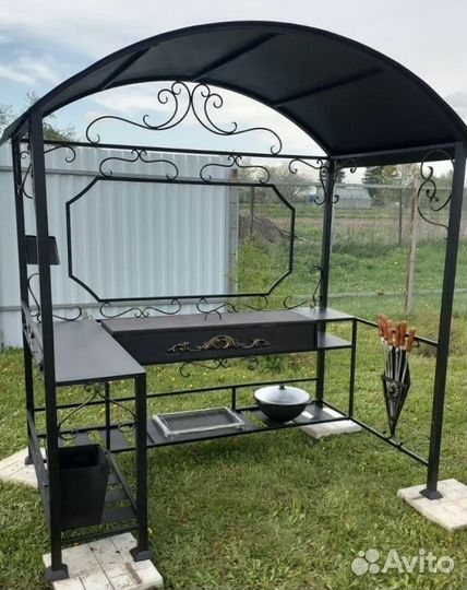 Мангал с крышей