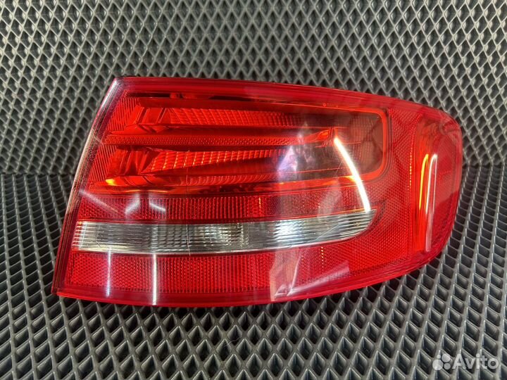 Фонарь задний правый Audi A4 B8 Avant