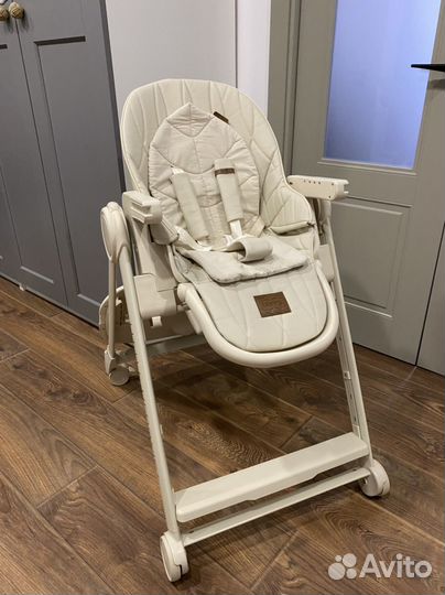 Стульчик для кормления Happy Baby Berny Lux