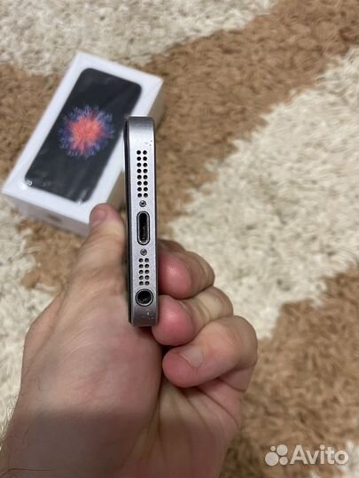 iPhone SE, 128 ГБ