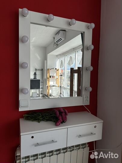 Гримерное зеркало с тумбой