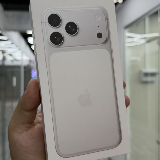 iPhone 17 Pro, 256 ГБ, eSIM