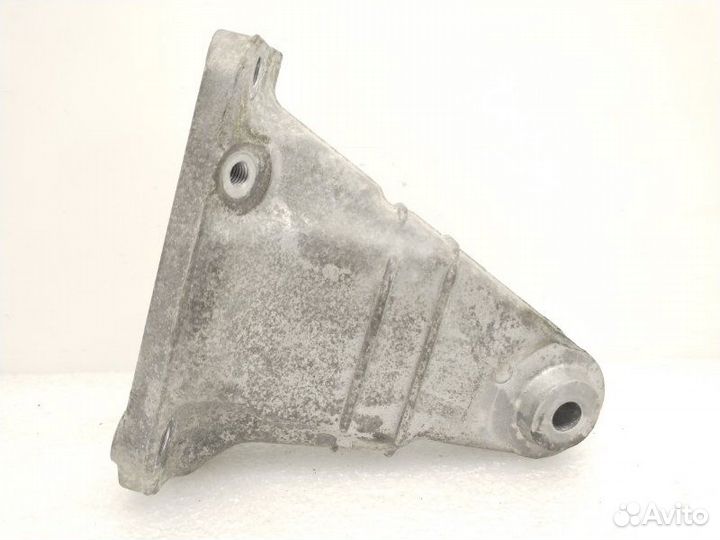 Кронштейн двигателя левый Mercedes-Benz S-Class