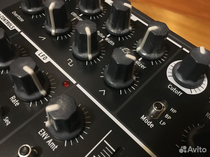 Arturia MicroBrute аналоговый синтезатор