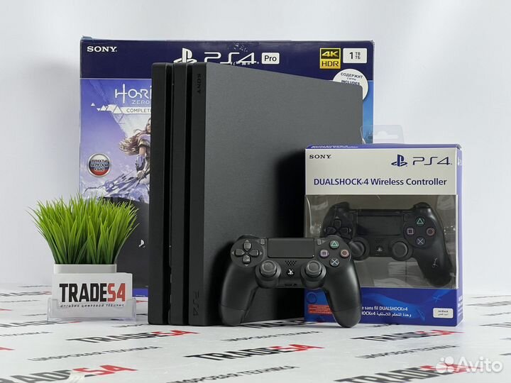 PS4 Pro 7108B Два Геймпада 600 Игр