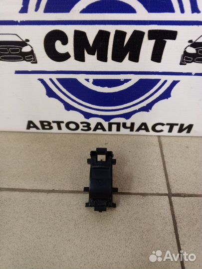 Кнопка стеклоподъемника передняя правая Toyota