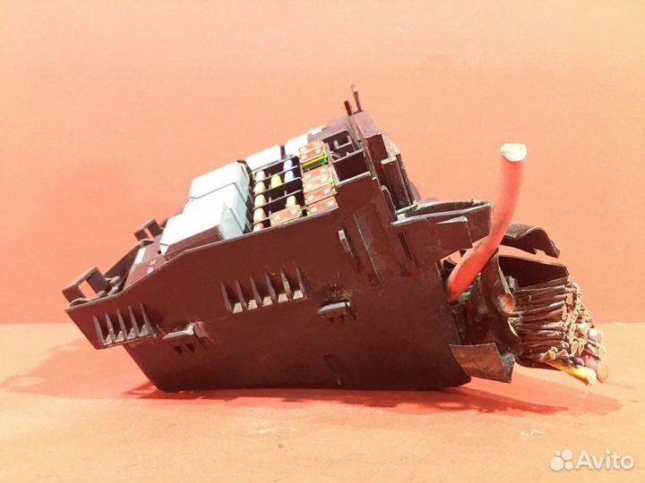 Блок предохранителей под капот Land Rover Range