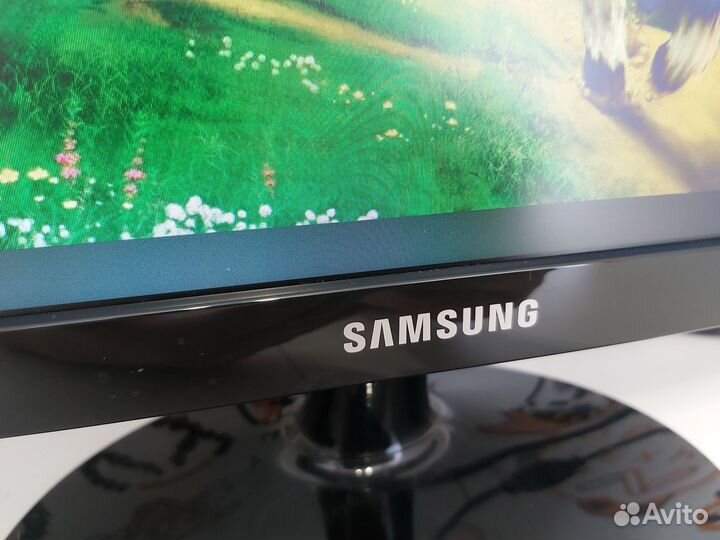 Монитор Samsung S22D300 22